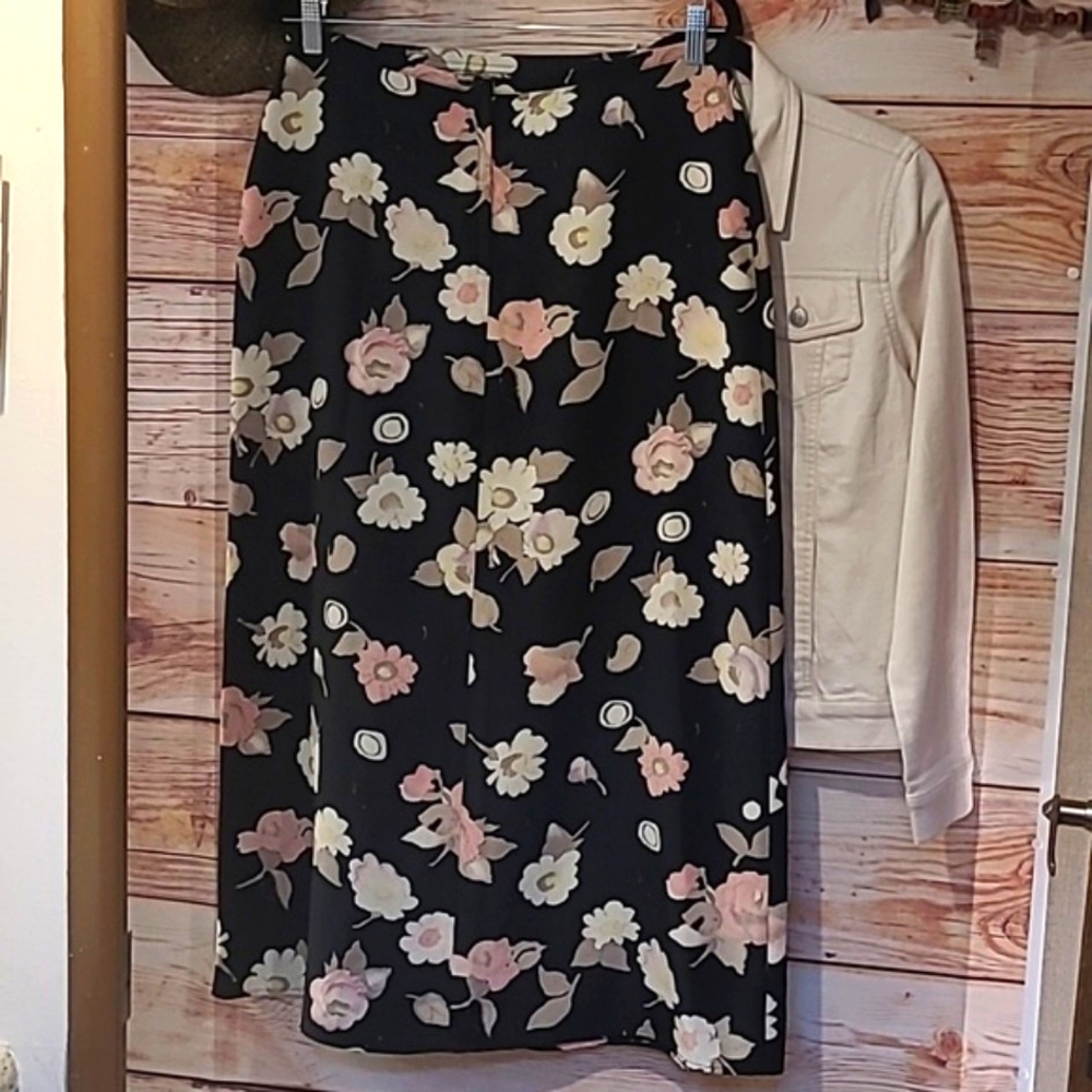 "TRACY EVANS" LOVELY FLORAL MAXI SKIRT🩷 SIZE 13